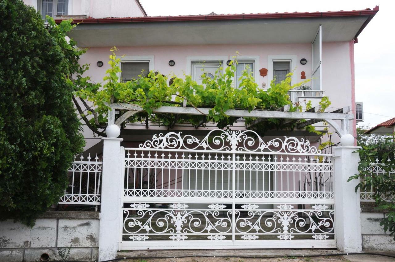 House Of Arts Apartment Pélla Exterior photo